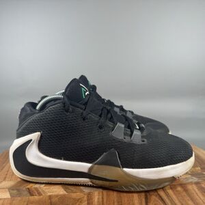 S‎ Nike Giannis Antetokounmpo Boy's Zoom Freak 1 Black/White Size 4Y Basketball